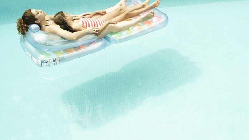 22時。渋谷の路上が映画館になる。本日からの上映作品は『Shoot/スナイパ