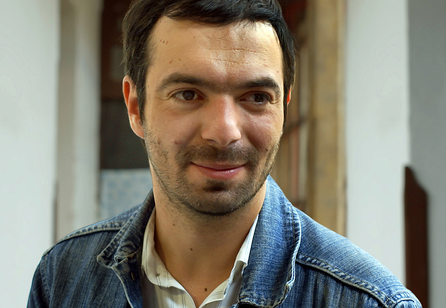 22時。渋谷の路上が映画館になる。本日からの上映作品は『Big Boy/ビッ