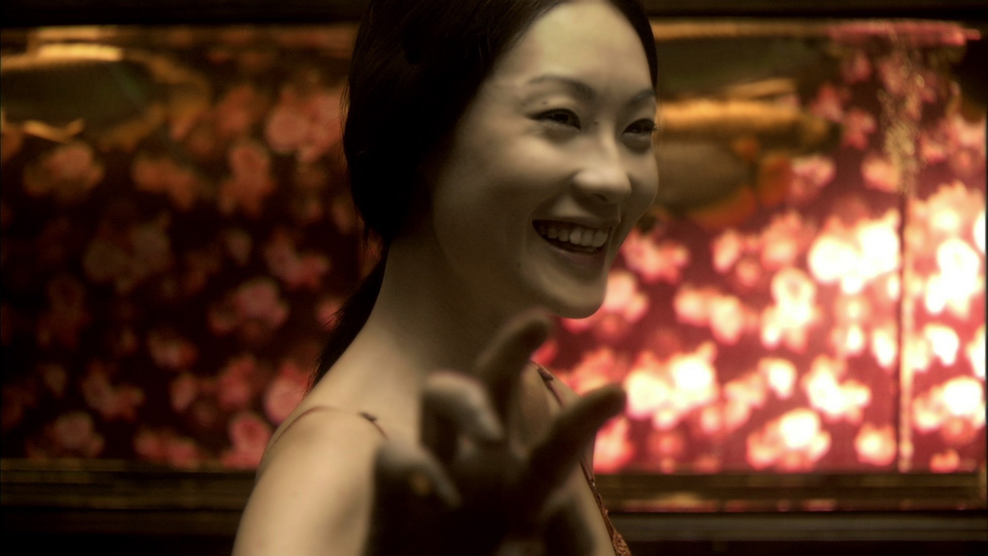 22時。渋谷の路上が映画館になる。本日の上映作品は『Train 55/トレイ