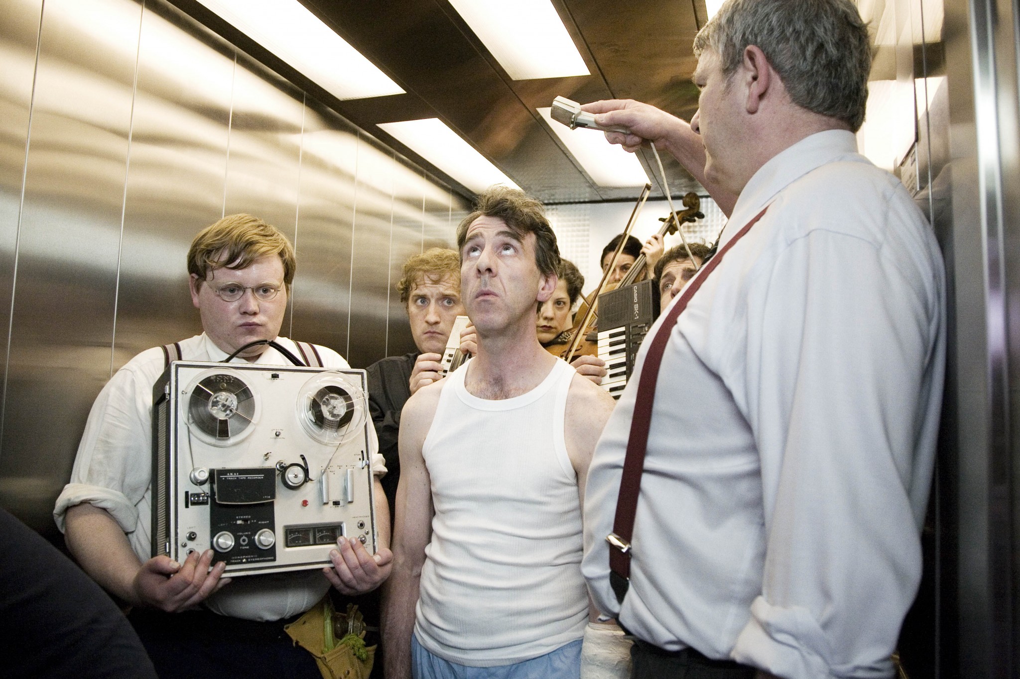 21時。渋谷の路上が映画館になる。本日の上映作品は『Fugu and Tak